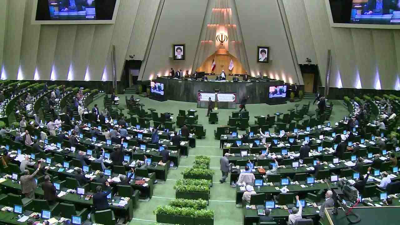 مشروع قرار عاجل في مجلس الشورى الايراني لاستئناف جميع النشاطات النووية رداً على تمديد العقوبات
