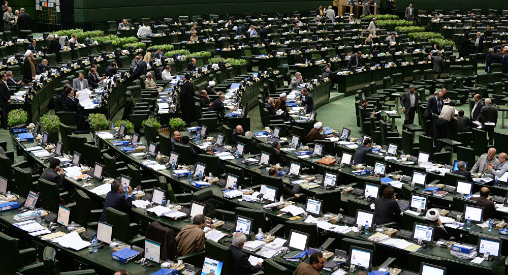 Iranian MPs Call Reaction to US Extension of Sanctions for 10 Y