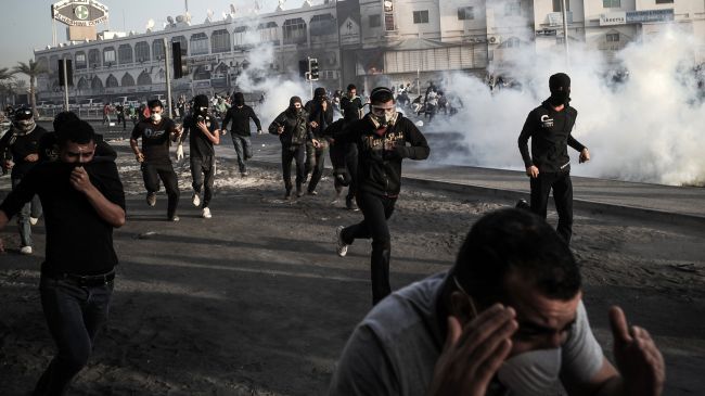 Bahréin condena a 15 años de cárcel a 57 acusados de provocar disturbios