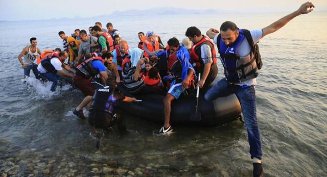الاتحاد الاوروبي يهدد اليونان بسبب قضية اللاجئين
