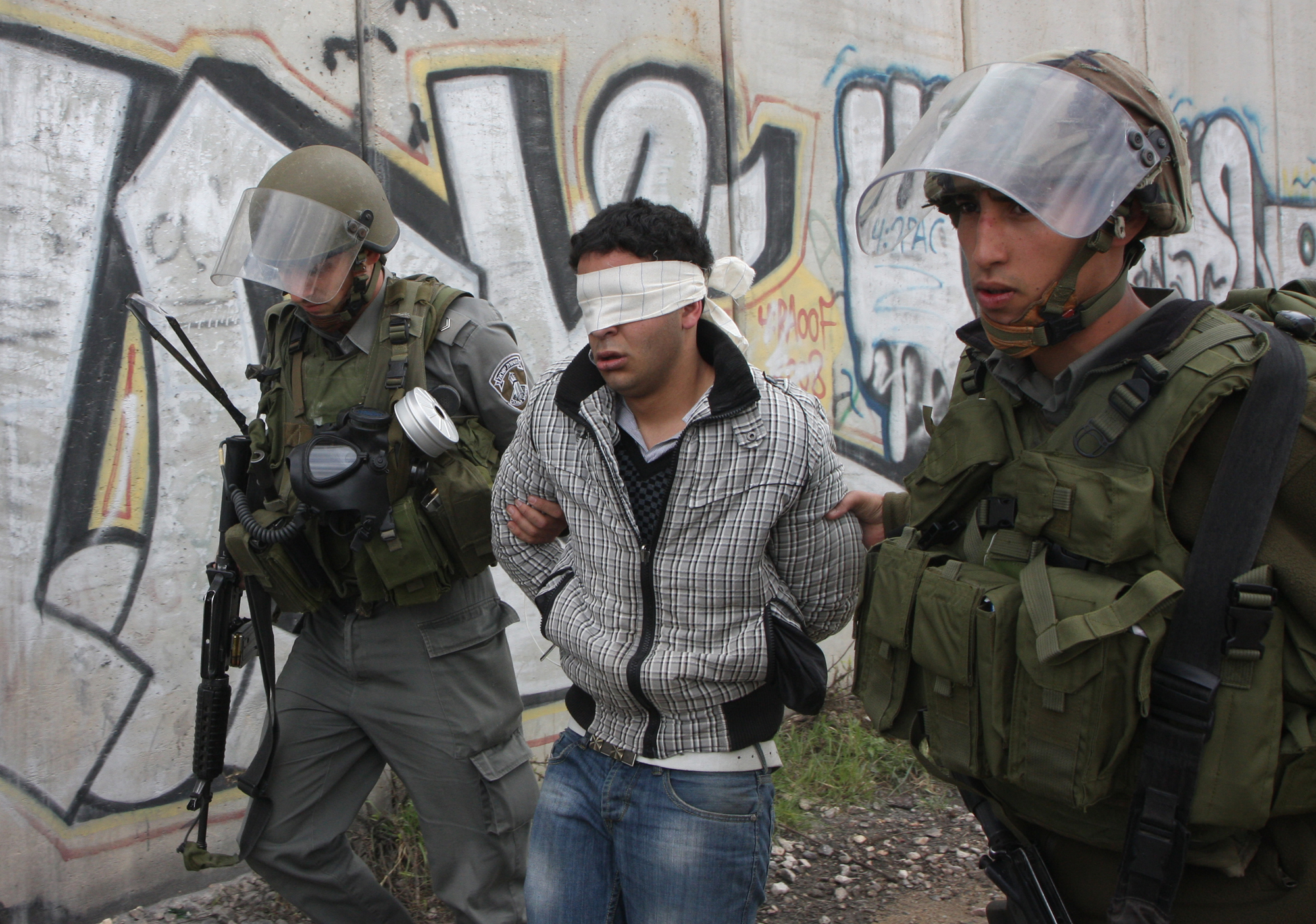 الاحتلال الاسرائيلي يعدم 4 شبان فلسطينيين في الخليل
