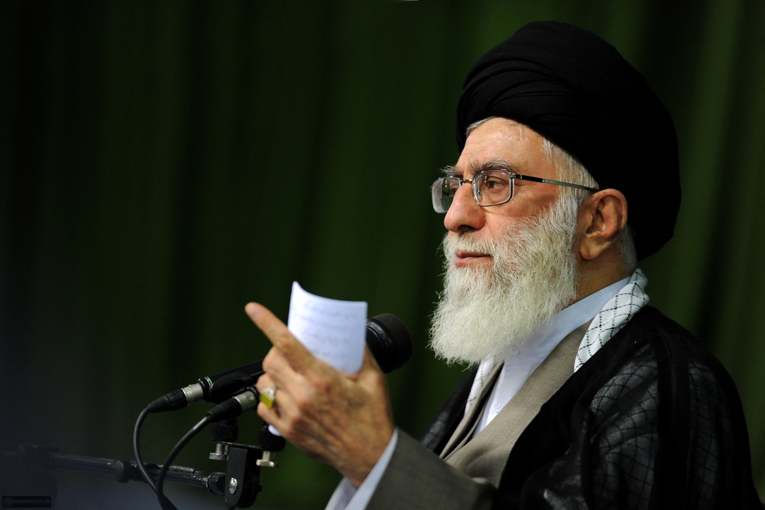 آية الله خامنئي: الثورة الاسلامية تواجه جبهة واسعة من الأعداء