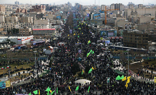 حضور پرشور اقشار مختلف مردم در راهپیمایی 22 بهمن