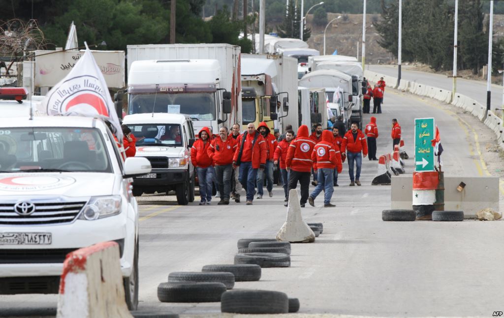 100 شاحنة من المساعدات الانسانية تتوجه الى المناطق المحاصرة في سوريا