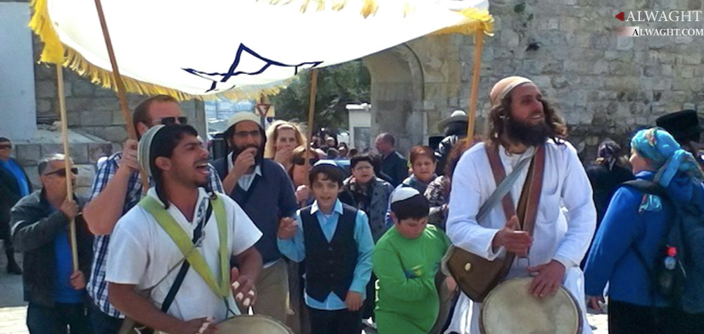 How Easy Zionist Settlers Occupy Palestinians Homes