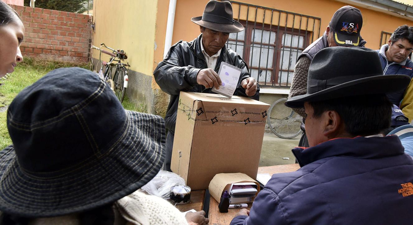 UNASUR reporta tranquilidad en el referendo constitucional de Bolivia