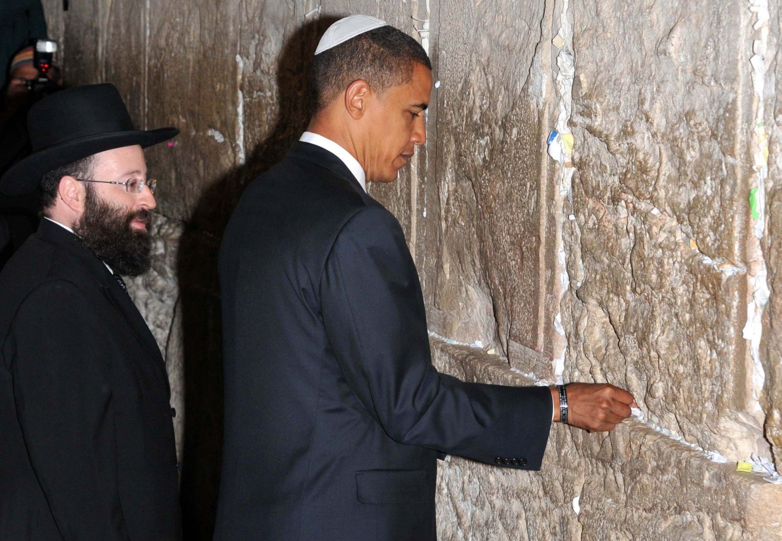 “أوباما” يحارب حملة مقاطعة الكيان الصهيوني بقانون أمريكي جديد