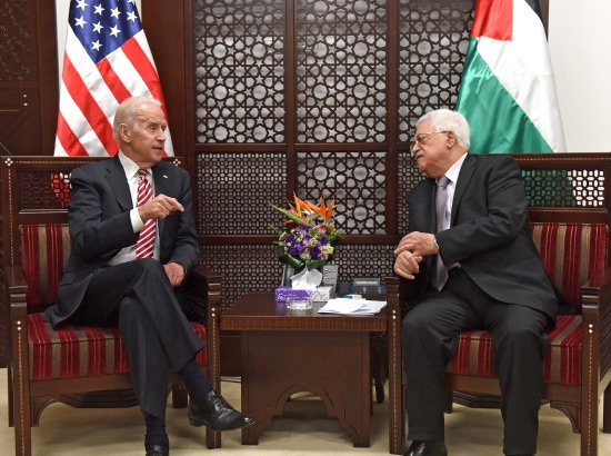 بايدن يلتقي عباس في رام الله وسط حديث عن خيارات جديدة للحفاظ على حل "الدولتين"