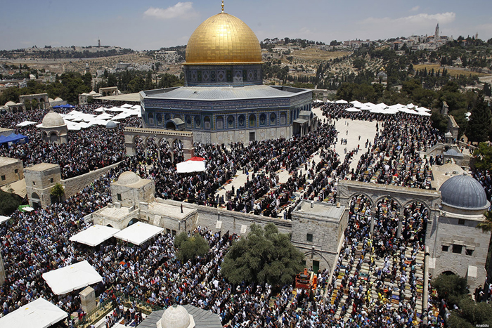 Israeli Regime Bars Palestinians from Friday Prayers at Al-Aqsa
