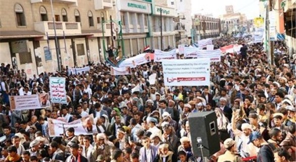 Miles de yemeníes protestan contra incesante agresión saudí