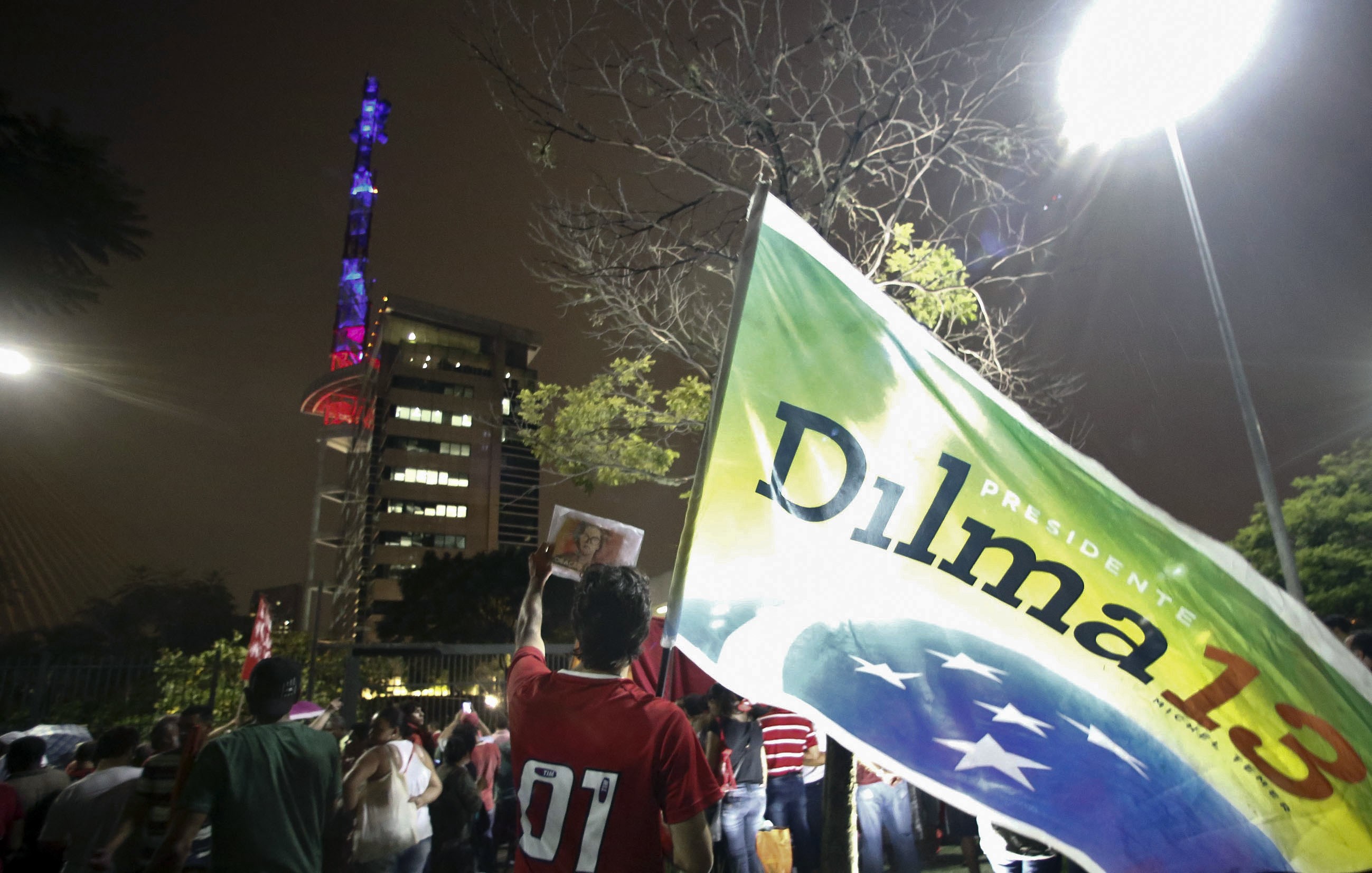 Brasileños marchan en defensa de la democracia y en apoyo a Rousseff y Lula