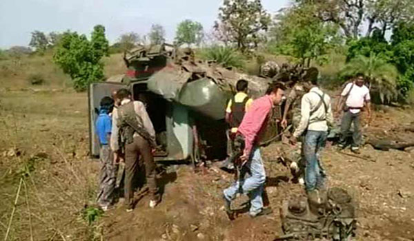 ہندوستان، دھماکے میں 7 سیکورٹی اہلکار ہلاک