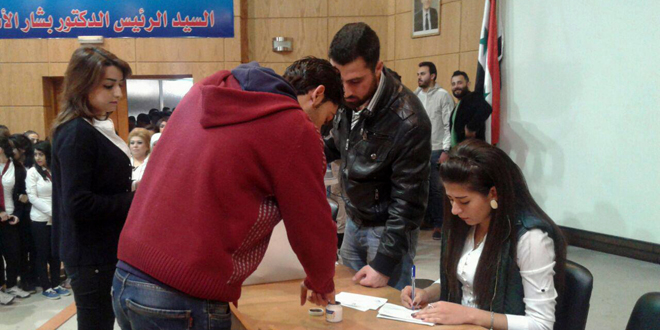 Abren los colegios electorales en Siria para elegir el nuevo Parlamento