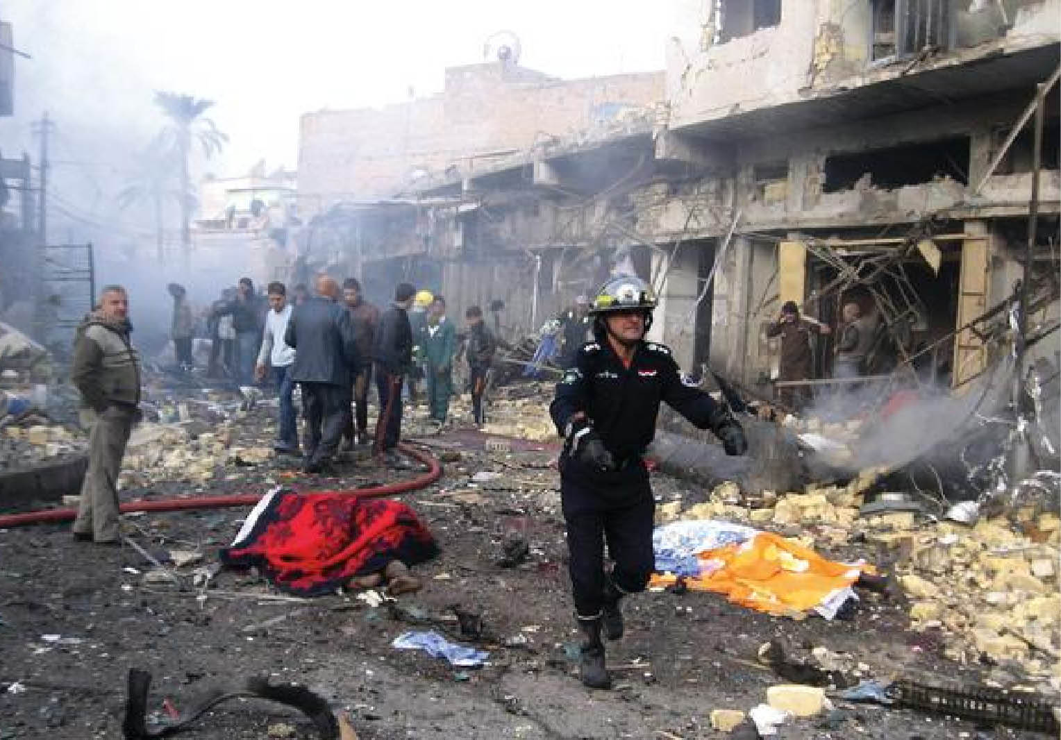 عشرات الضحايا في تفجير ارهابي داخل حسينية جنوب غربي بغداد