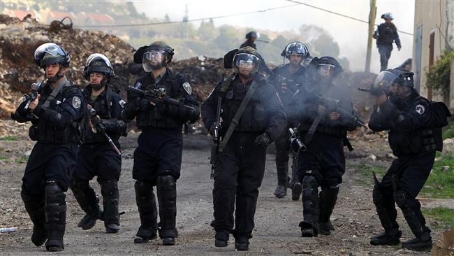 Decenas de palestinos asfixiados por gases lacrimógenos lanzados por fuerzas israelíes