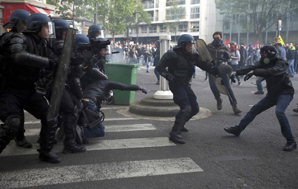French President Faces Street Revolt as Police Attack Protesters