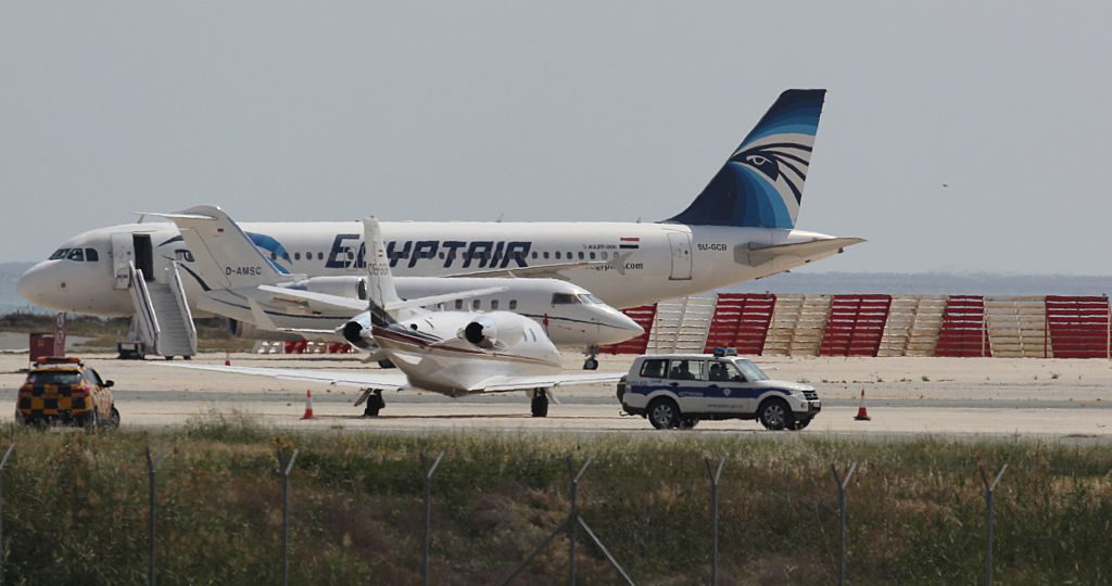 Se intensifica la posibilidad de un ataque terrorista en avión EgyptAir