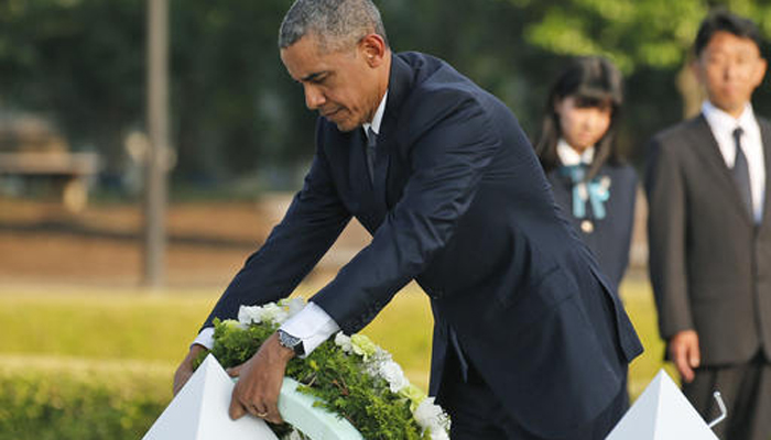 اوباما کا تاریخی ہیروشیما دورہ، یادگار پر پھول چڑھایا