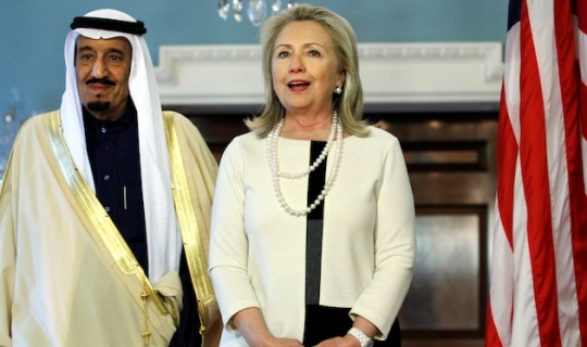 Arabia Saudí paga el 20 por ciento del costo de la campaña de Clinton