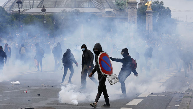 Más de 58 detenidos y 41 heridos en las protestas contra la reforma laboral en Francia