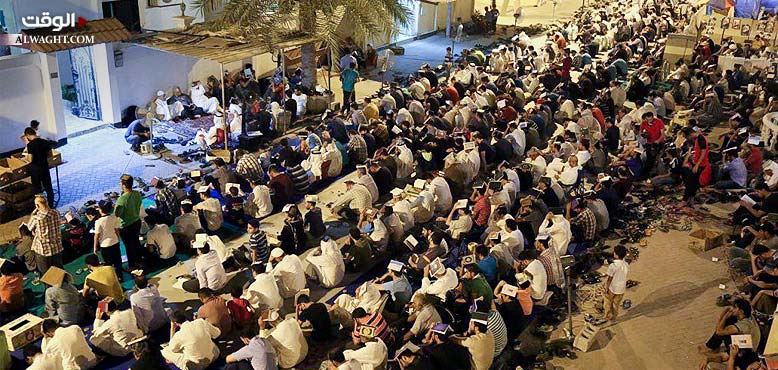 بالصور..البحرينيون يحيون ليلة القدر الكبرى أمام منزل الشيخ قاسم بالدراز