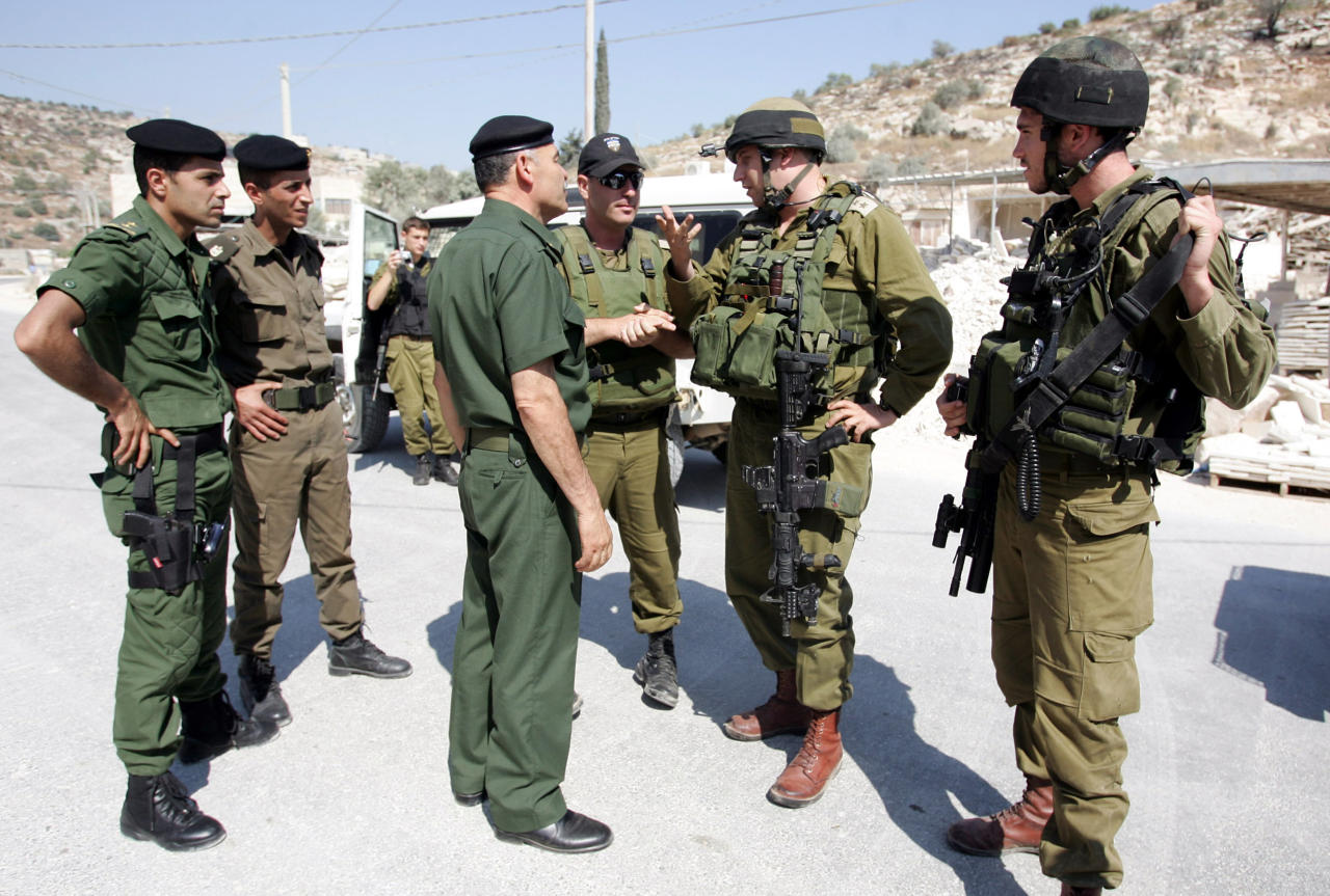 موقع اسرائيلي: التنسيق الأمني بين السلطة الفلسطينية والاحتلال يزدهر ويتطور