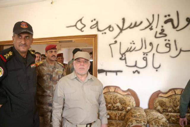 العبادي يزور حي الشهداء في الفلوجة بعد تحريره