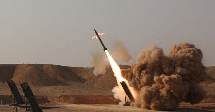 Fuerzas yemeníes lanzan un misil balístico contra base militar saudí en Marib