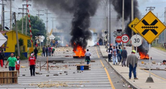 Paro de camioneros en Colombia deja un muerto y varios heridos