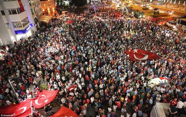 آخرین تحولات از کودتای ناموفق ترکیه + تاکنون 295 کشته، 1440 زخمی و6000 بازداشتی