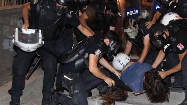 الحكومة التركية تعتقل 6000 معارض بعد الانقلاب
