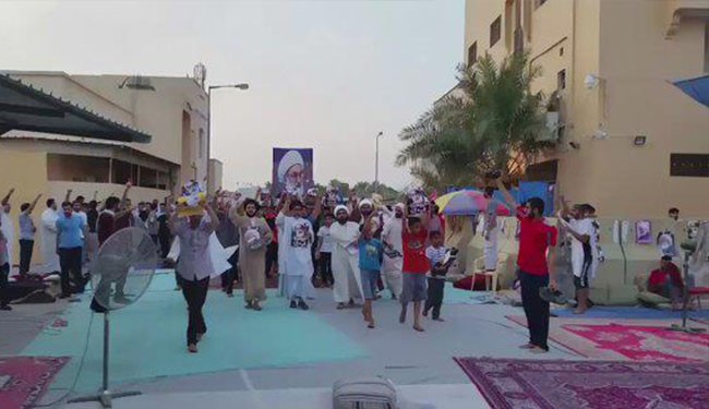 ألاف البحرينيين يتصدّون لقوات النظام بعد إقتحامها بالمدرعات ساحة اعتصام الدراز