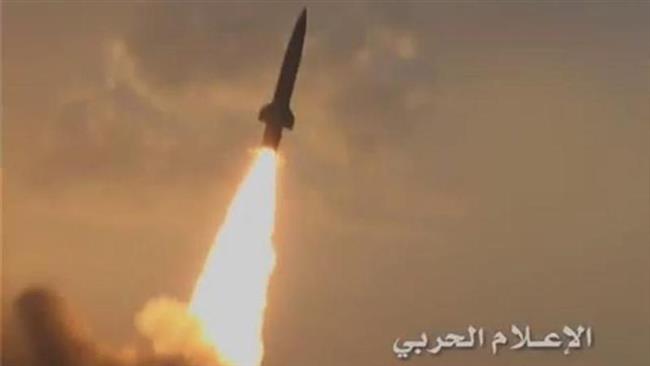 Fuerzas yemeníes lanzan misiles contra una base saudí