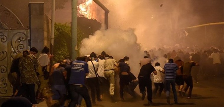 Enfrentamientos entre manifestantes y Policía en Armenia dejan 60 heridos