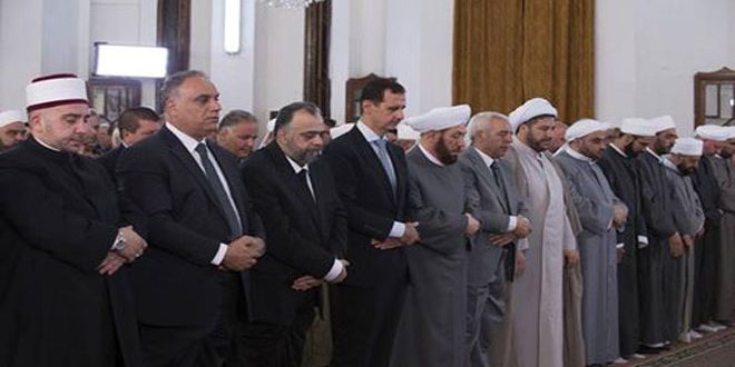 الرئيس الأسد يؤدي صلاة عيد الفطر المبارك وسط سوريا