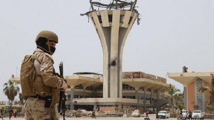 تفجيرات انتحارية بالقرب من مطار عدن الدولي
