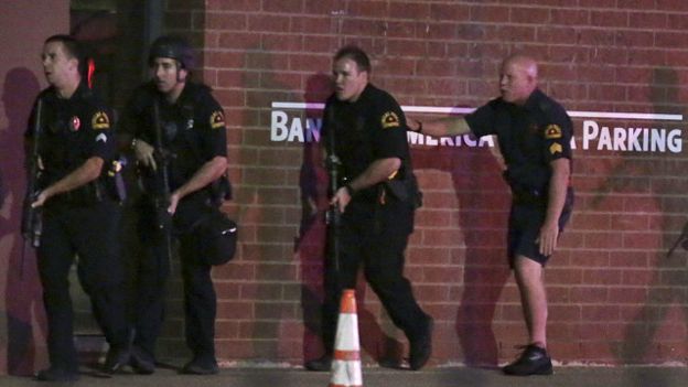 مصرع خمسة من رجال الشرطة برصاص قناص في مدينة دالاس الأمريكية