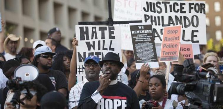 Cinco policías muertos durante masivas protestas por la muerte de afroamericanos en EEUU