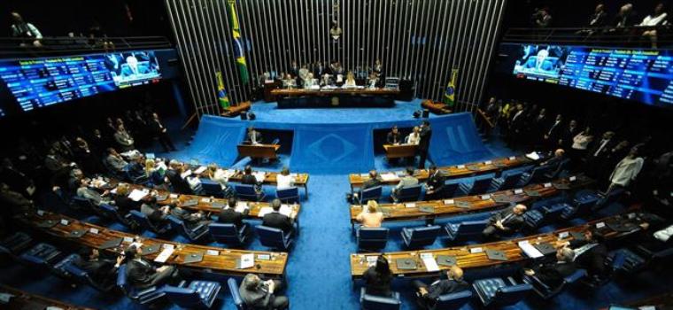 Senado de Brasil aprueba continuar juicio político contra Rousseff