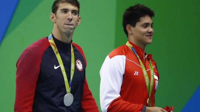 Michael Phelps pierde a lo grande