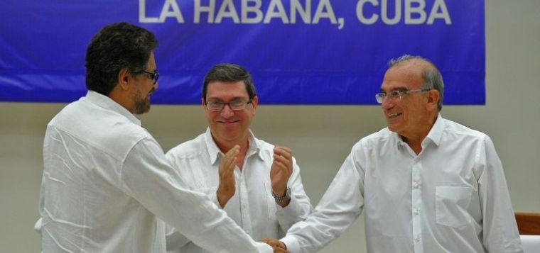 Gobierno de Colombia y las FARC logran un acuerdo final de paz