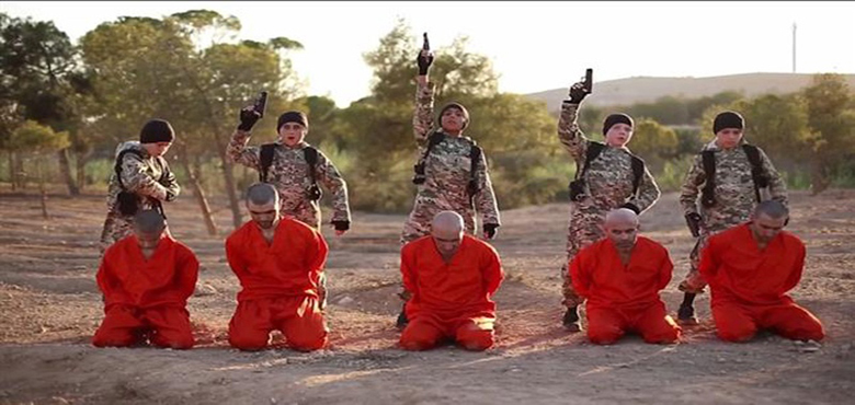 داعش نے نیا ویڈیو جاری کیا، 5 لڑکے قتل کر رہے ہیں یرغمالیوں کو
