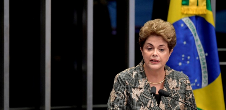 Rousseff defiende de la democracia ante el Senado brasileño