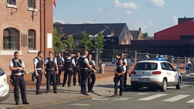 هجوم بساطور على  مركز للشرطة في بلجيكا