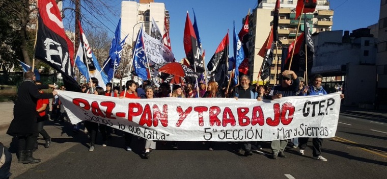 Miles de argentinos marchan por “Paz, Pan y Trabajo”