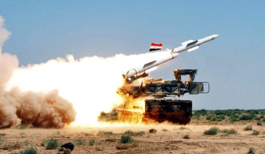 الجيش السوري يسقط طائرتين اسرائيليتين في القنیطرة