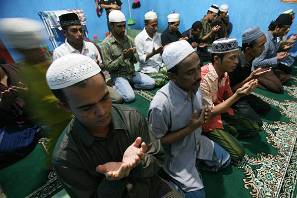 Myanmar Muslims Hold Eid Ritual despite Nationalists’ Threat