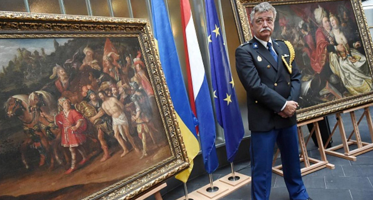 أوكرانيا تعيد  خمس لوحات مسروقة لهولندا