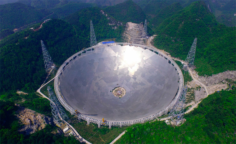 El radiotelescopio más grande del mundo empieza a funcionar en China