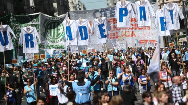 Argentinos realizan un paro nacional contra políticas de Macri